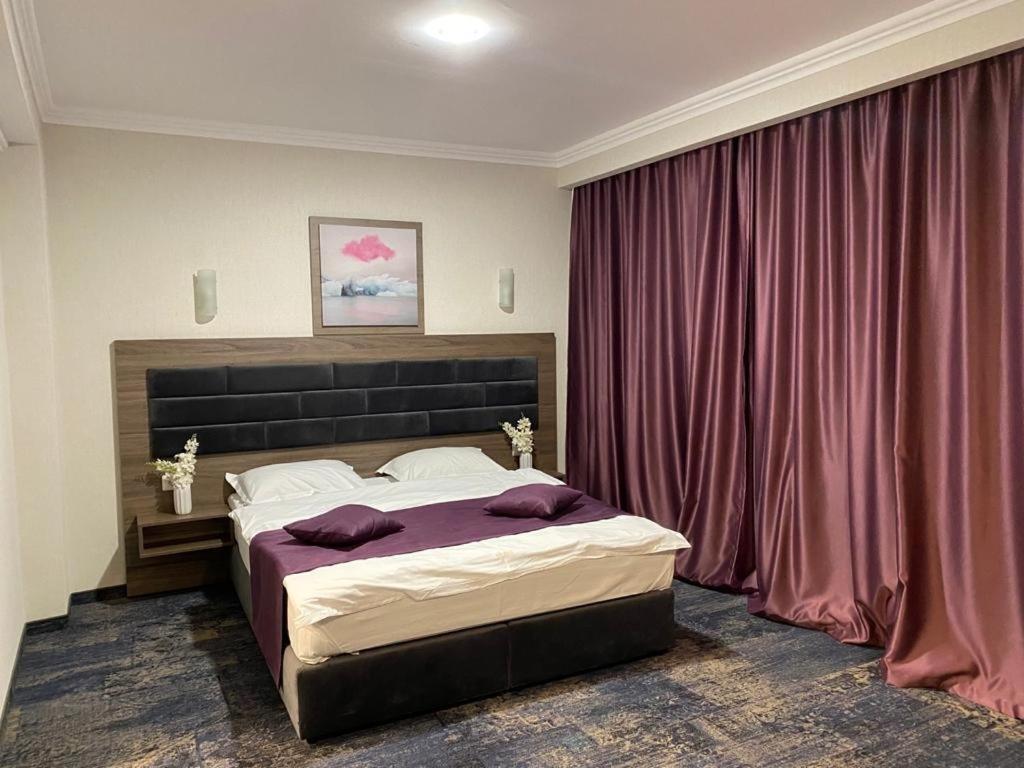 Hotel Yarus Plus 普洛耶什蒂 外观 照片