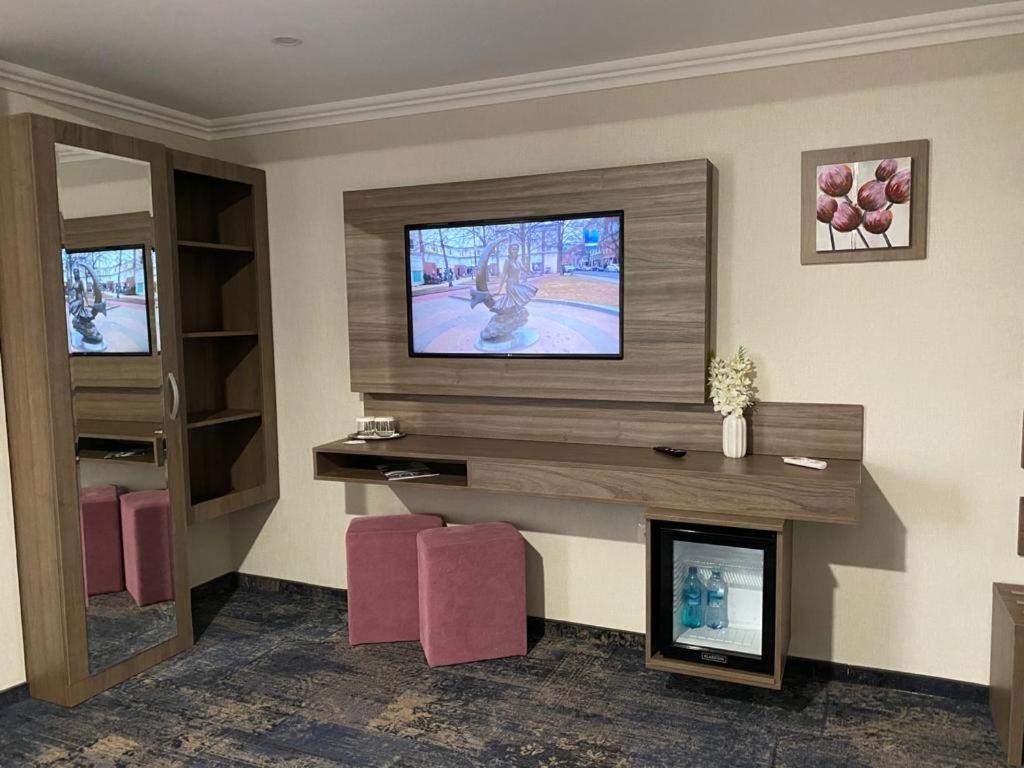 Hotel Yarus Plus 普洛耶什蒂 外观 照片