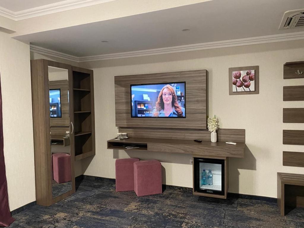 Hotel Yarus Plus 普洛耶什蒂 外观 照片