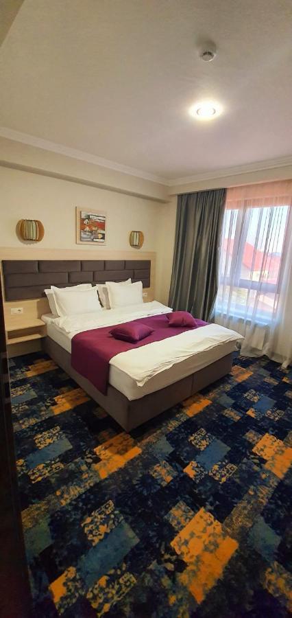 Hotel Yarus Plus 普洛耶什蒂 外观 照片