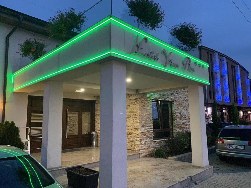 Hotel Yarus Plus 普洛耶什蒂 外观 照片