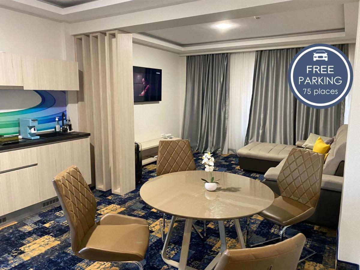 Hotel Yarus Plus 普洛耶什蒂 外观 照片