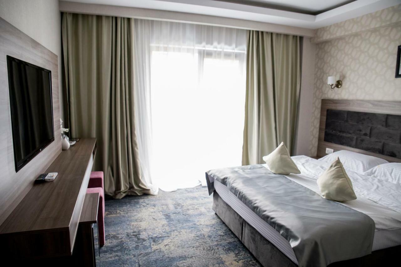 Hotel Yarus Plus 普洛耶什蒂 外观 照片