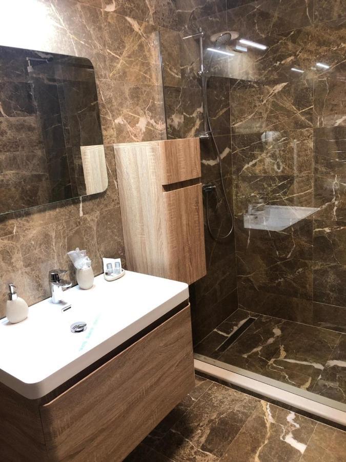 Hotel Yarus Plus 普洛耶什蒂 外观 照片