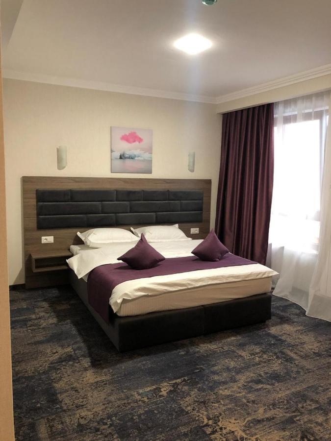 Hotel Yarus Plus 普洛耶什蒂 外观 照片