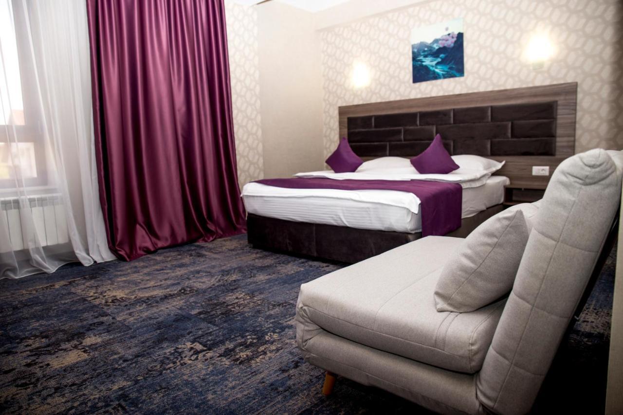Hotel Yarus Plus 普洛耶什蒂 外观 照片