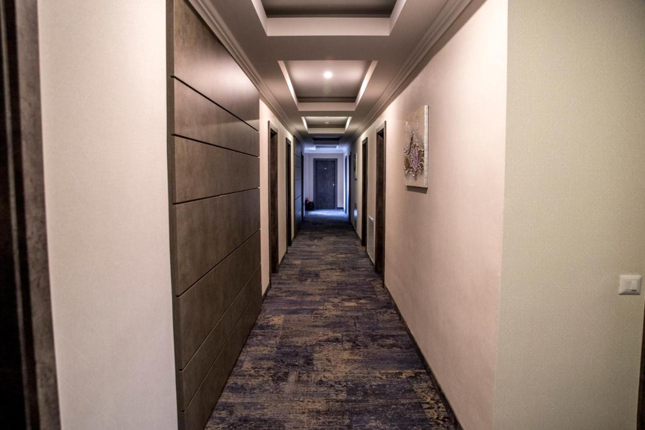 Hotel Yarus Plus 普洛耶什蒂 外观 照片