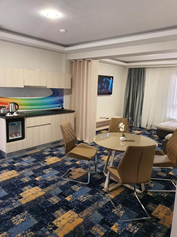 Hotel Yarus Plus 普洛耶什蒂 外观 照片